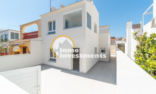 Resale - Semi detached villa - Torrevieja - Beach