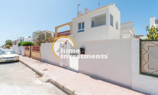 Resale - Semi detached villa - Torrevieja - Beach