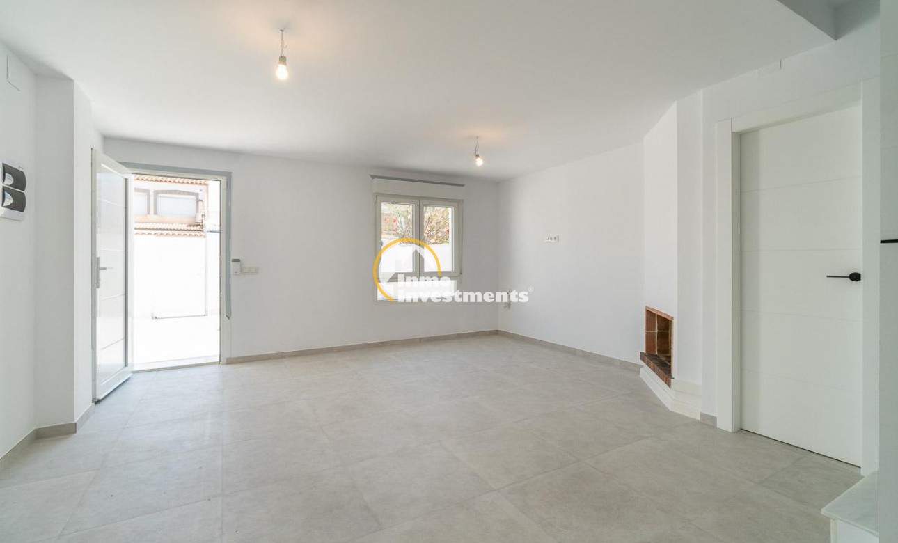 Resale - Semi detached villa - Torrevieja - Beach