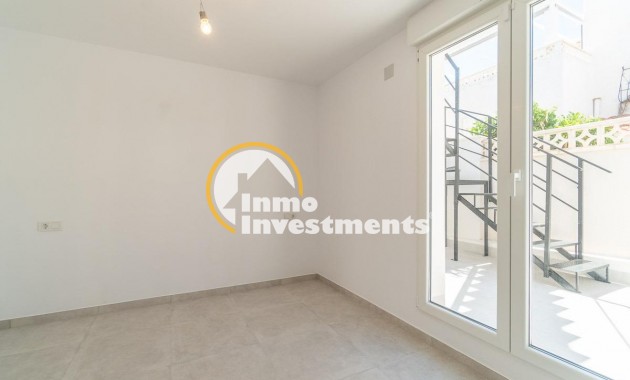 Resale - Semi detached villa - Torrevieja - Beach