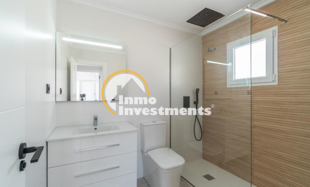 Resale - Semi detached villa - Torrevieja - Beach