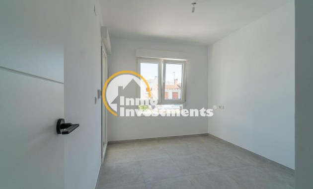 Resale - Semi detached villa - Torrevieja - Beach