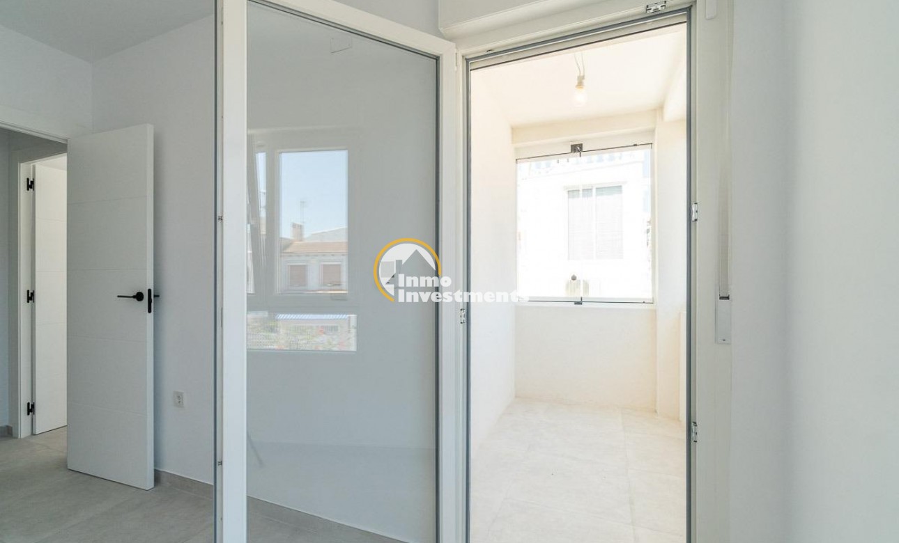 Resale - Semi detached villa - Torrevieja - Beach