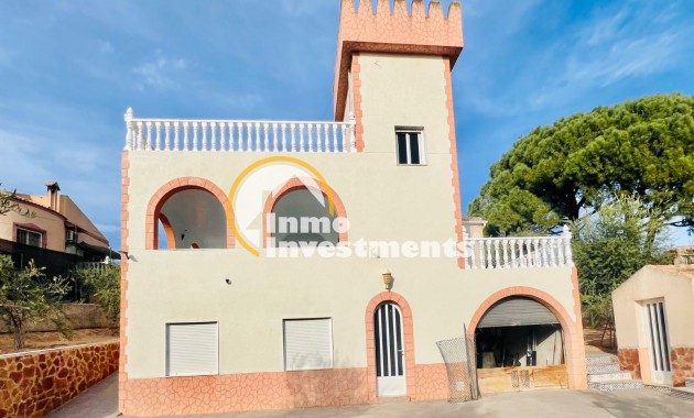 Resale - Villa - Mil Palmeras - Beach