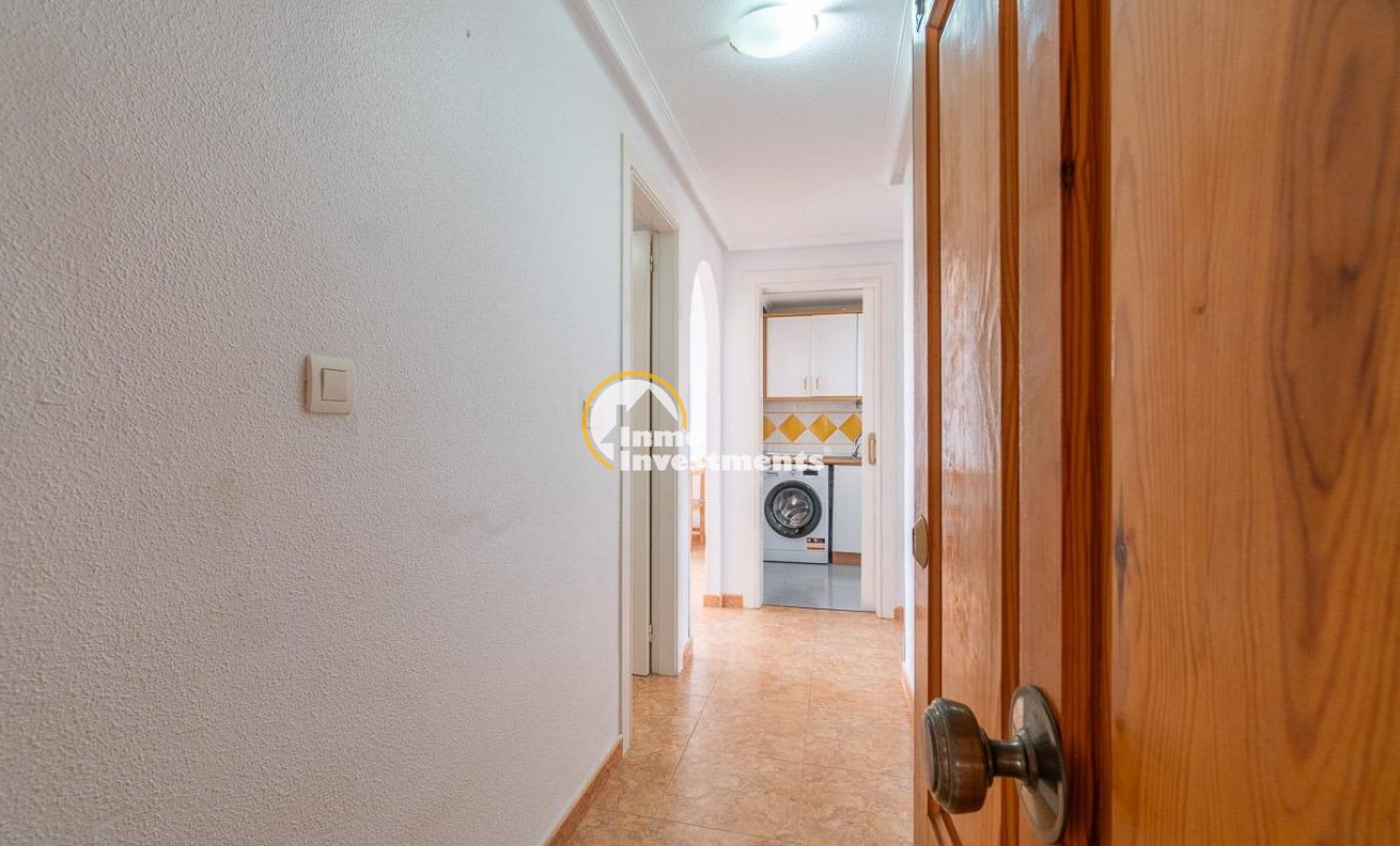 Resale - Apartment - Orihuela Costa - Campoamor