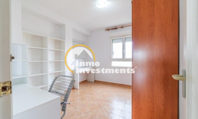 Resale - Apartment - Orihuela Costa - Campoamor