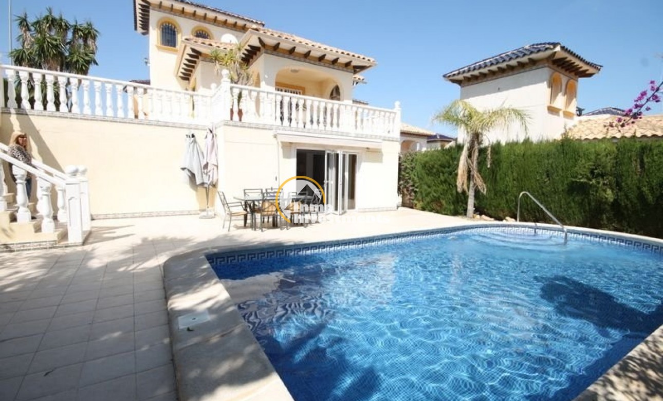 Resale - Villa - Orihuela Costa - La Zenia