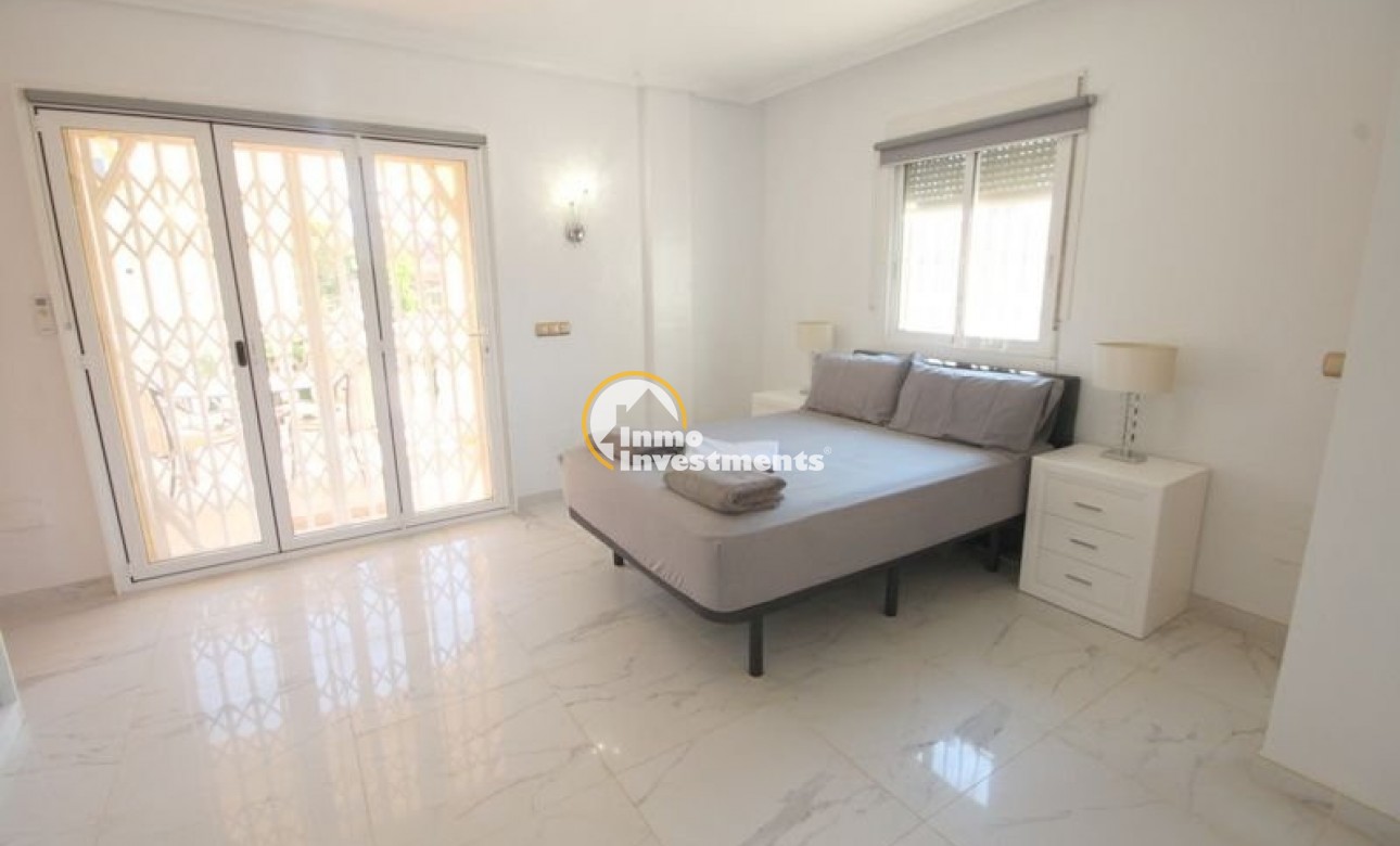 Resale - Villa - Orihuela Costa - La Zenia