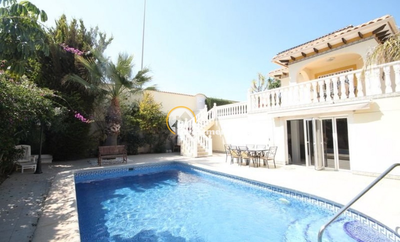 Resale - Villa - Orihuela Costa - La Zenia