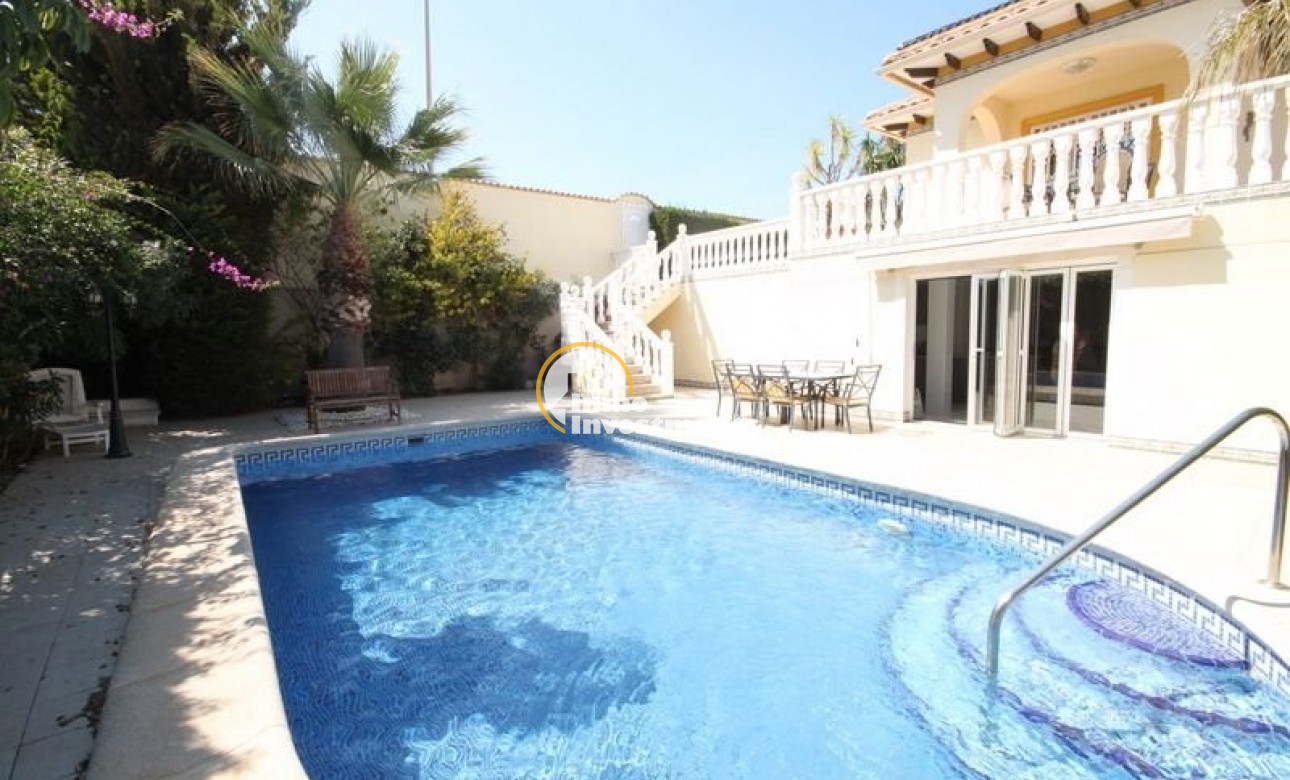 Resale - Villa - Orihuela Costa - La Zenia