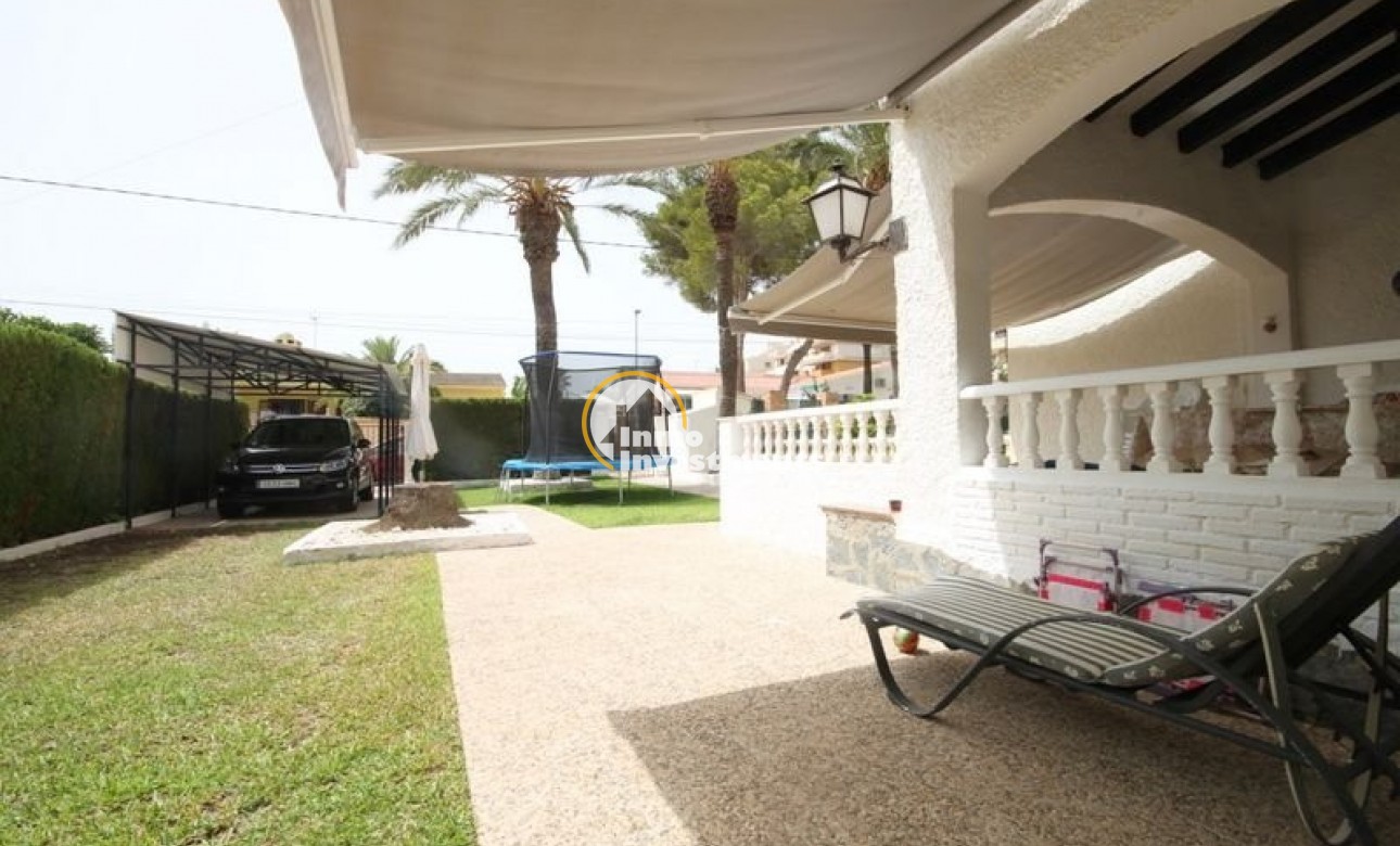 Resale - Semi detached villa - Orihuela Costa - Punta Prima