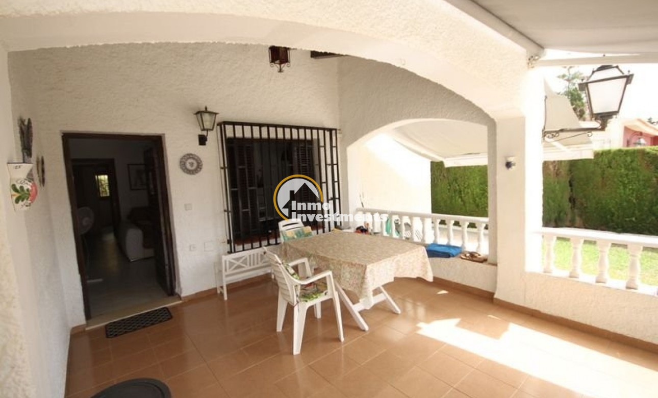 Resale - Semi detached villa - Orihuela Costa - Punta Prima