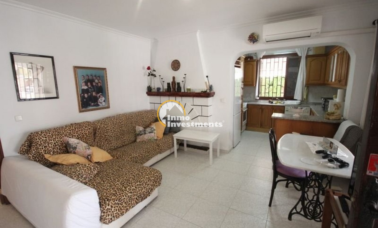 Resale - Semi detached villa - Orihuela Costa - Punta Prima