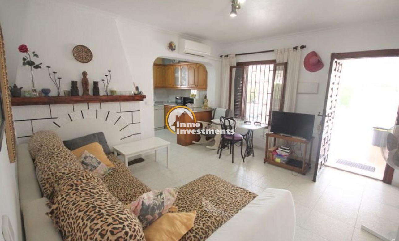 Resale - Semi detached villa - Orihuela Costa - Punta Prima