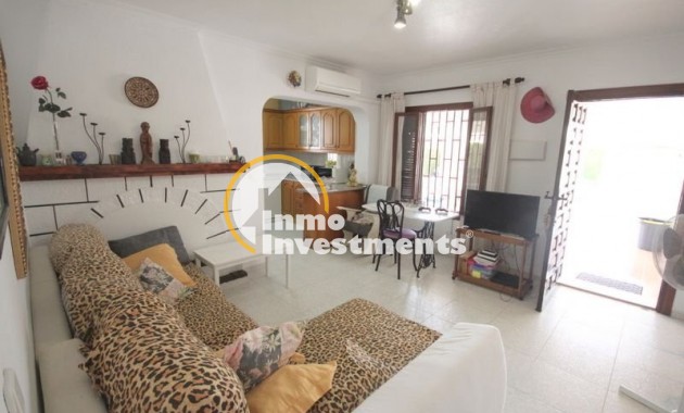 Resale - Semi detached villa - Orihuela Costa - Punta Prima