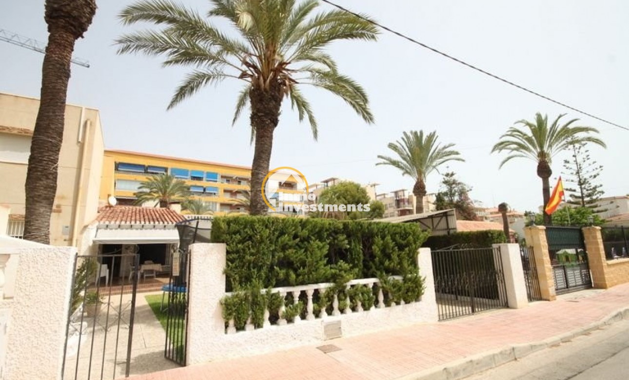 Resale - Semi detached villa - Orihuela Costa - Punta Prima