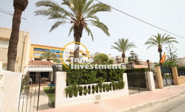 Resale - Semi detached villa - Orihuela Costa - Punta Prima