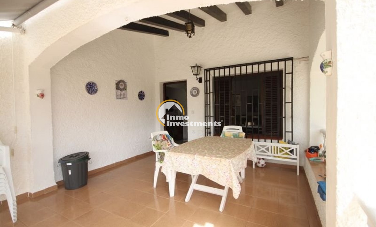 Resale - Semi detached villa - Orihuela Costa - Punta Prima