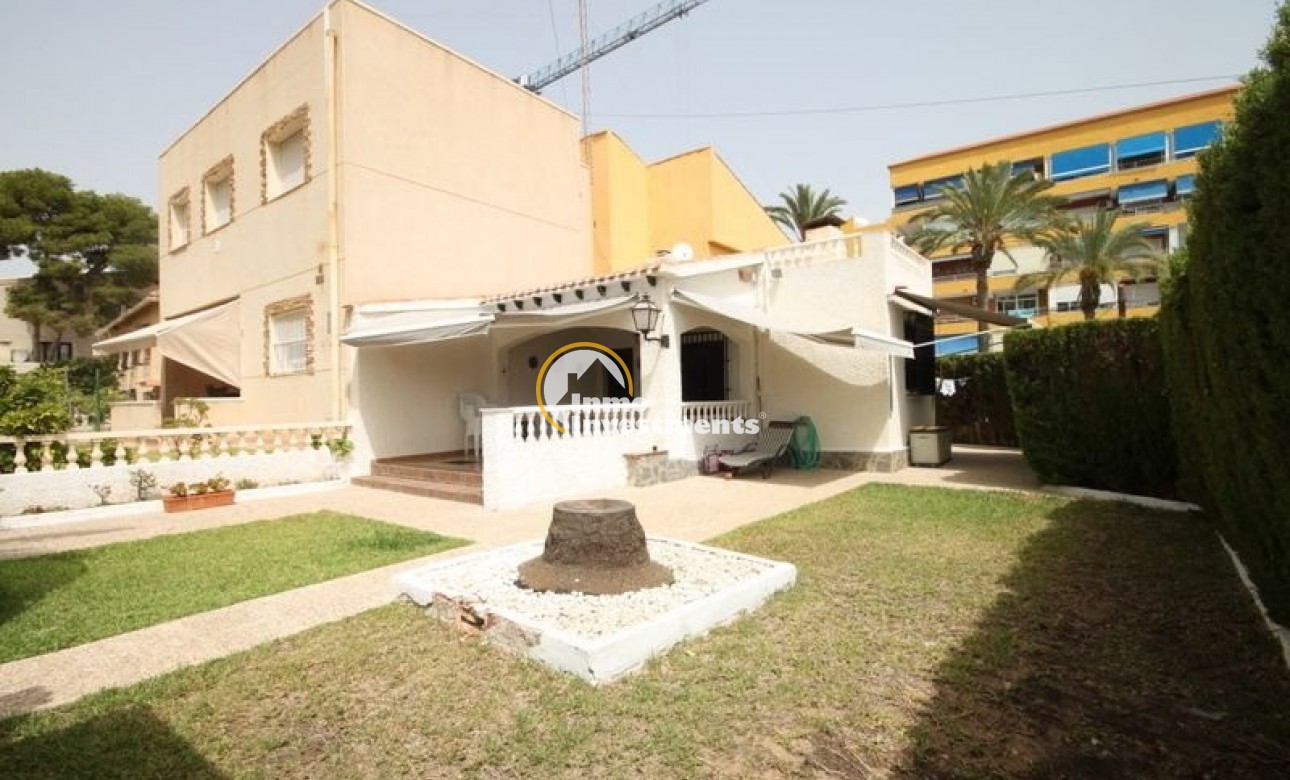 Resale - Semi detached villa - Orihuela Costa - Punta Prima