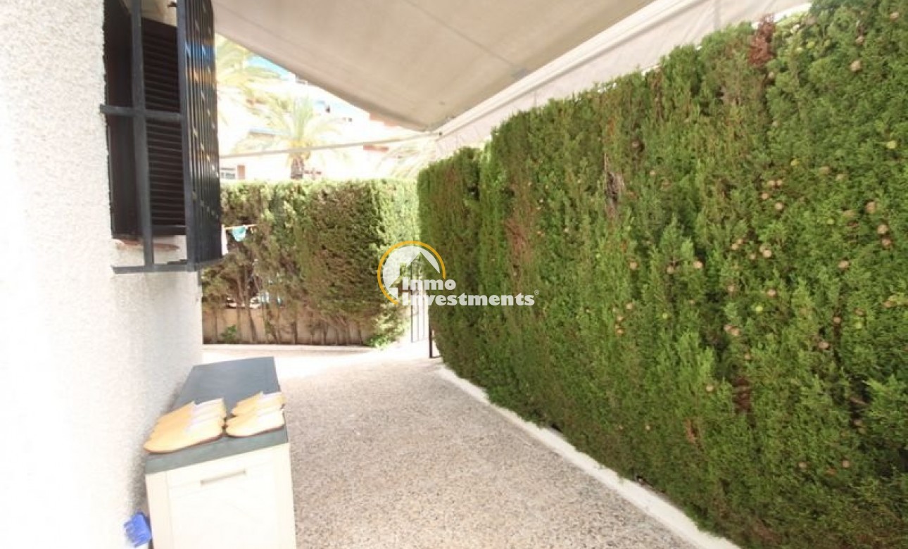 Resale - Semi detached villa - Orihuela Costa - Punta Prima