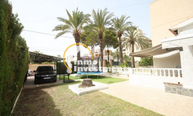 Resale - Semi detached villa - Orihuela Costa - Punta Prima