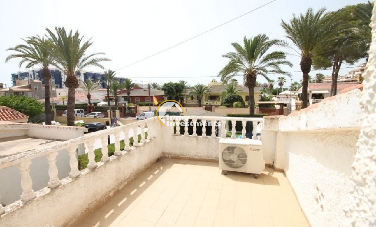 Resale - Semi detached villa - Orihuela Costa - Punta Prima