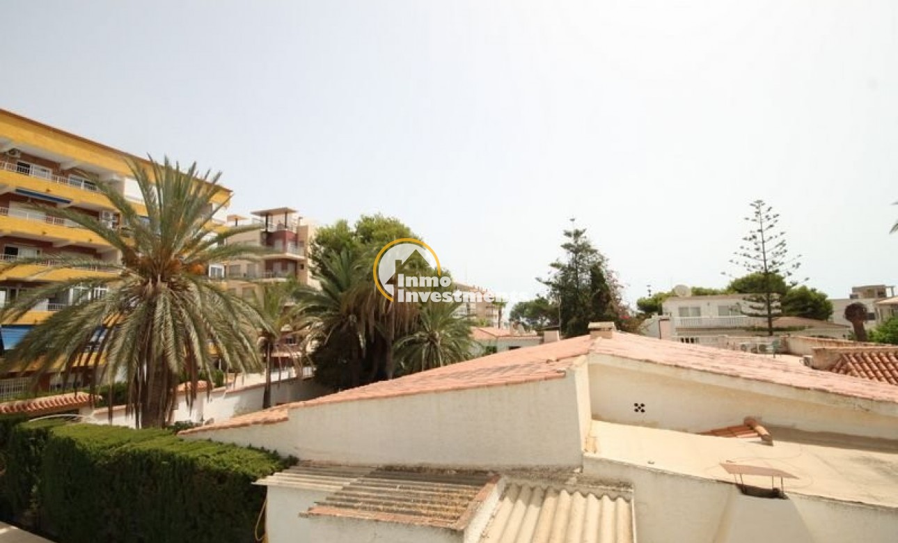 Resale - Semi detached villa - Orihuela Costa - Punta Prima