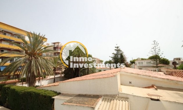 Resale - Semi detached villa - Orihuela Costa - Punta Prima