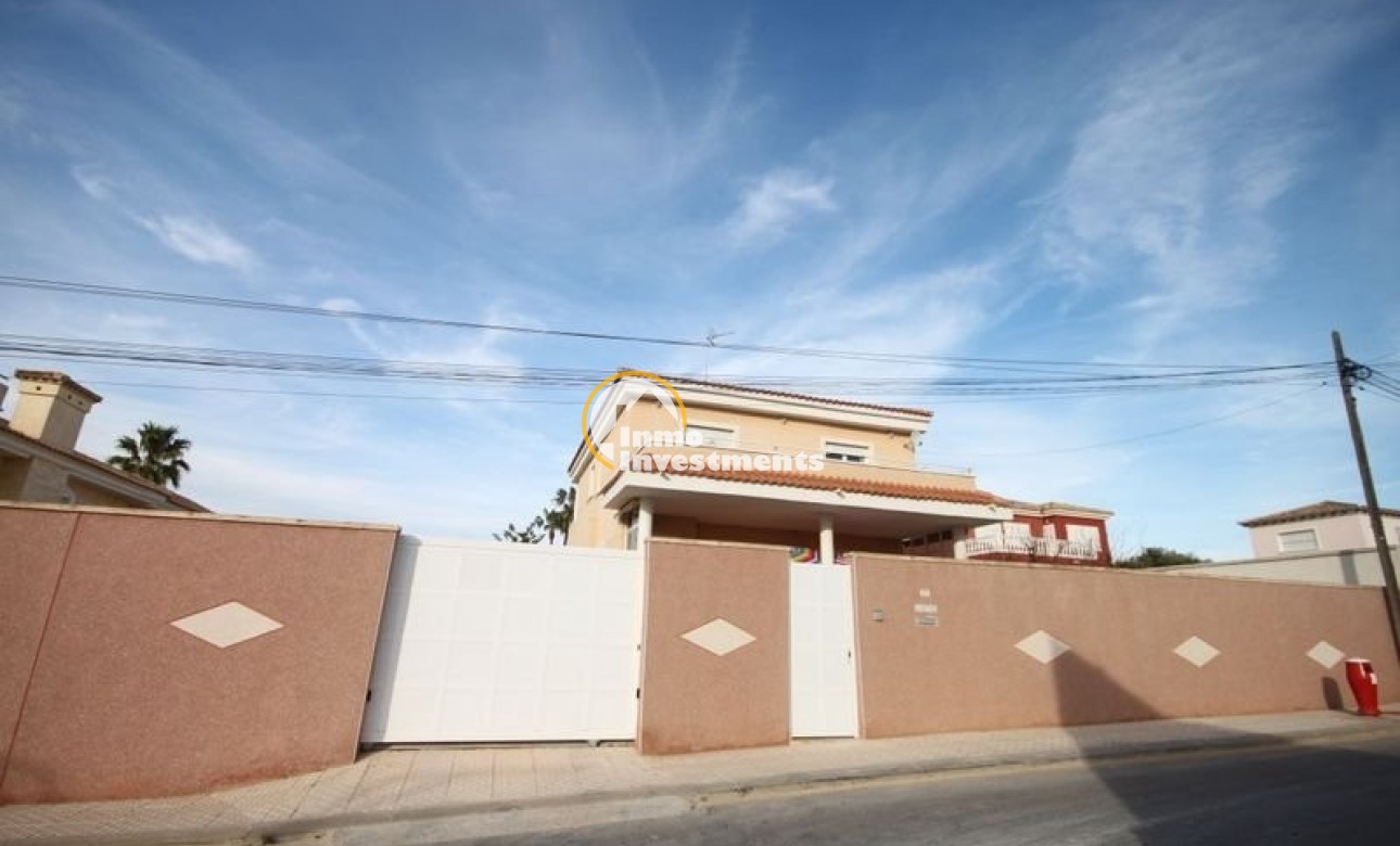 Reventa - Chalet independiente - Torrevieja - Aguas Nuevas