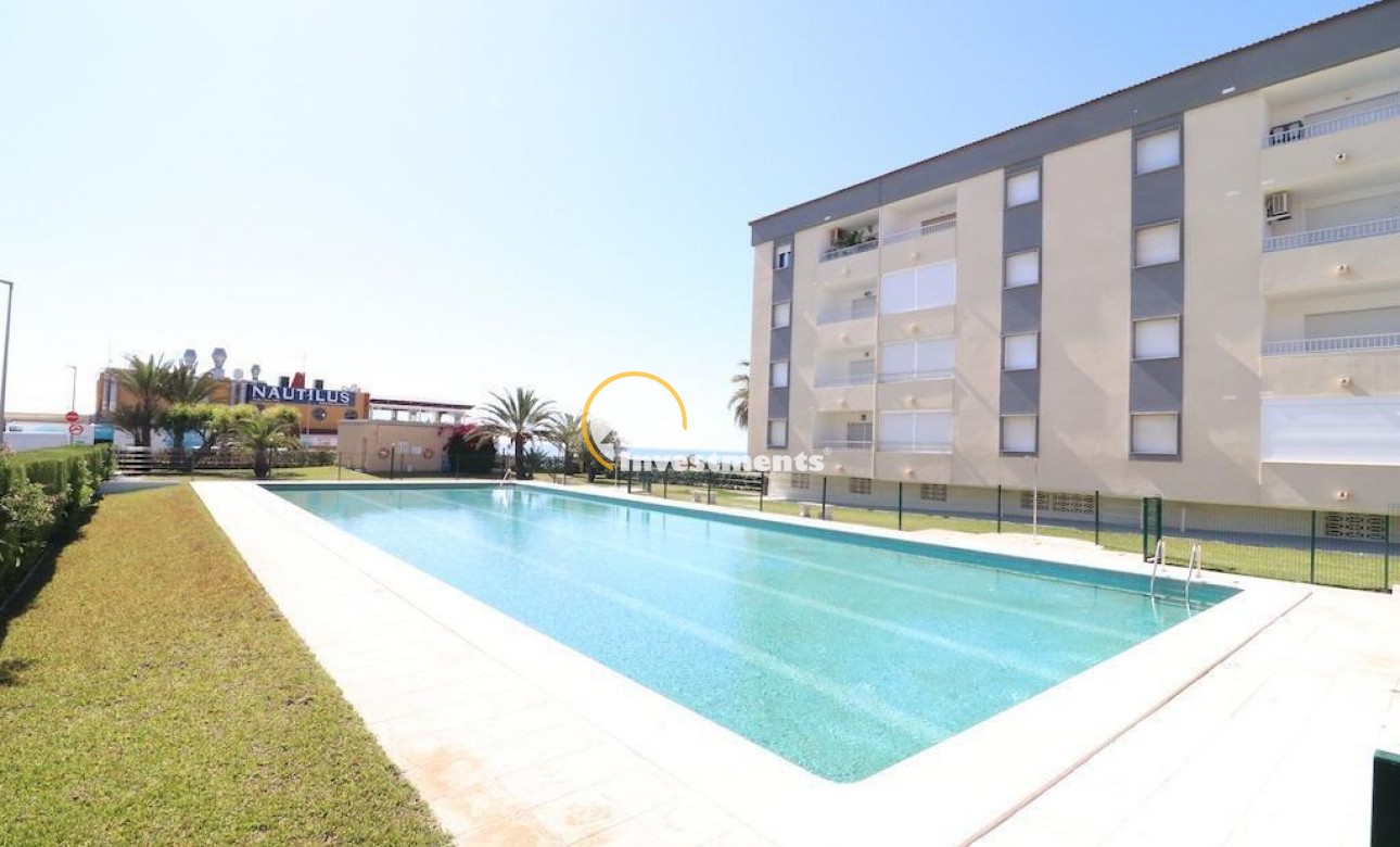 Resale - Apartment - Punta Prima - Beachside