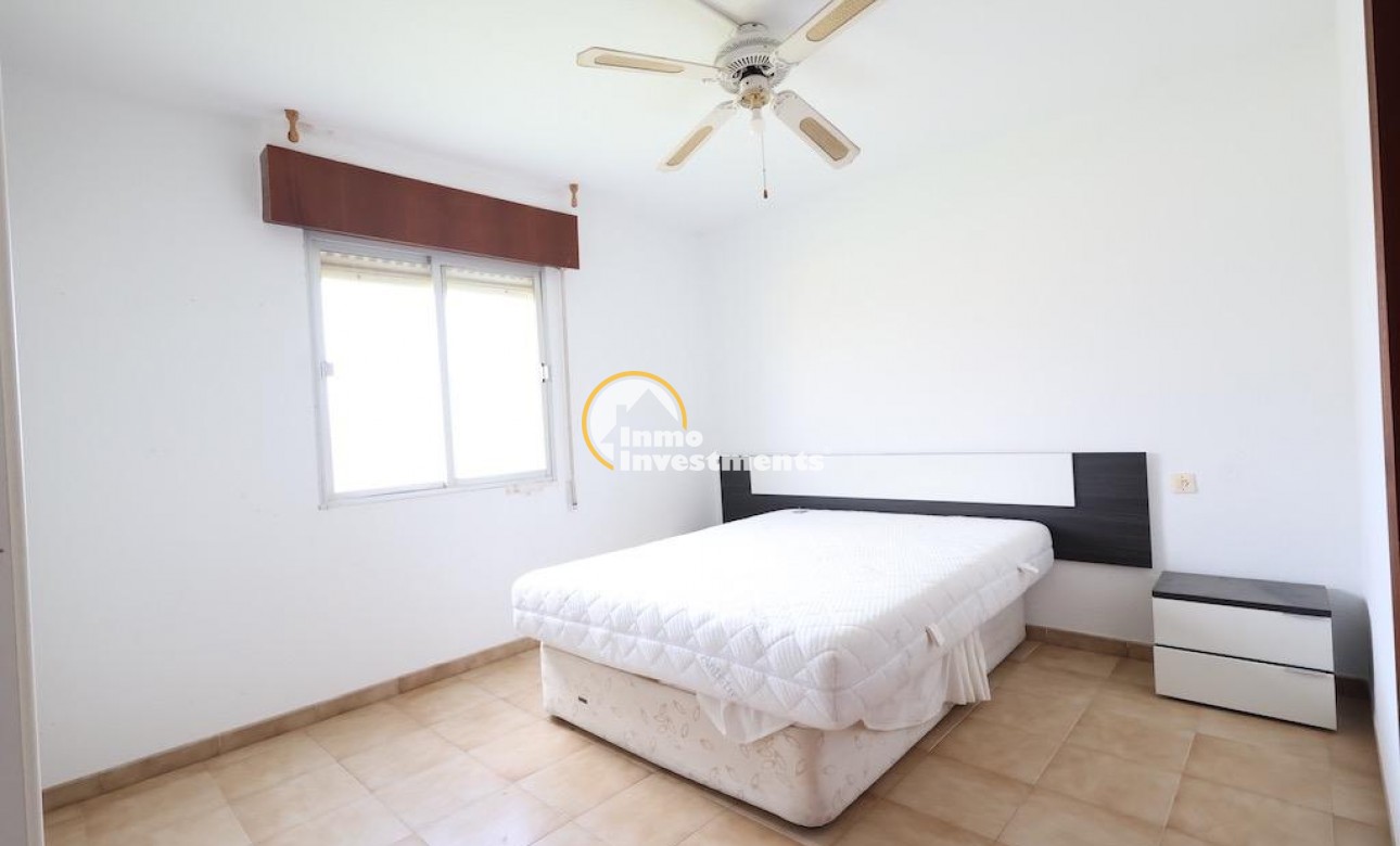 Resale - Apartment - Punta Prima - Beachside