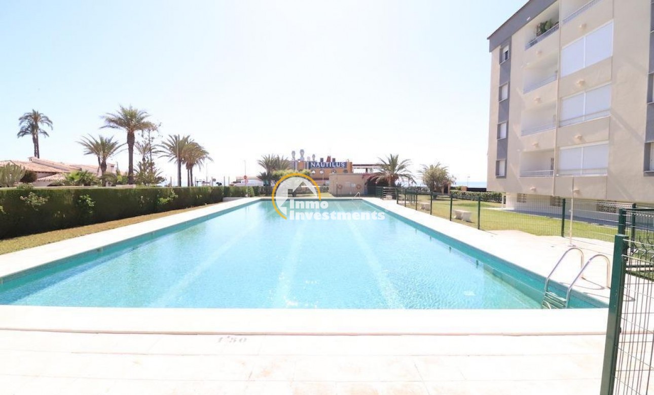 Resale - Apartment - Punta Prima - Beachside