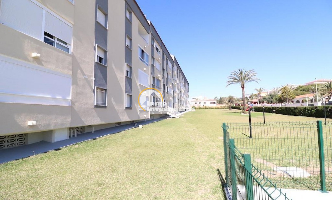 Resale - Apartment - Punta Prima - Beachside