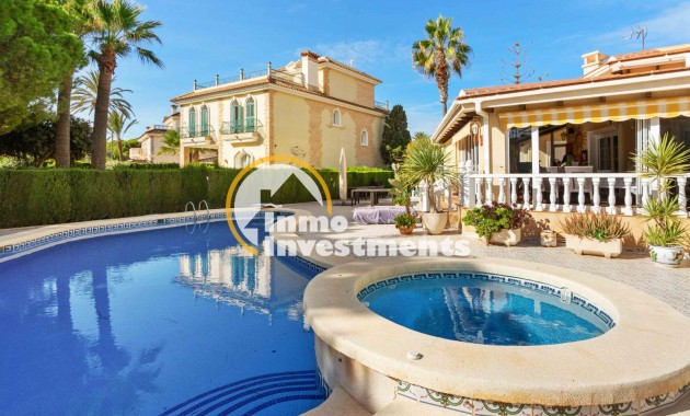 Resale - Villa - Cabo Roig - Beachside