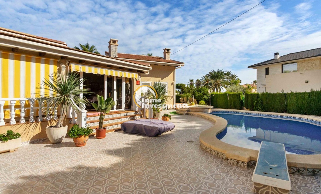 Resale - Villa - Cabo Roig - Beachside