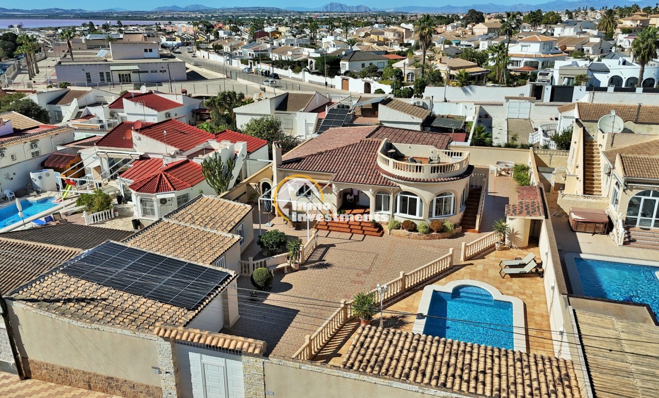 Resale - Villa - Torrevieja - La Siesta