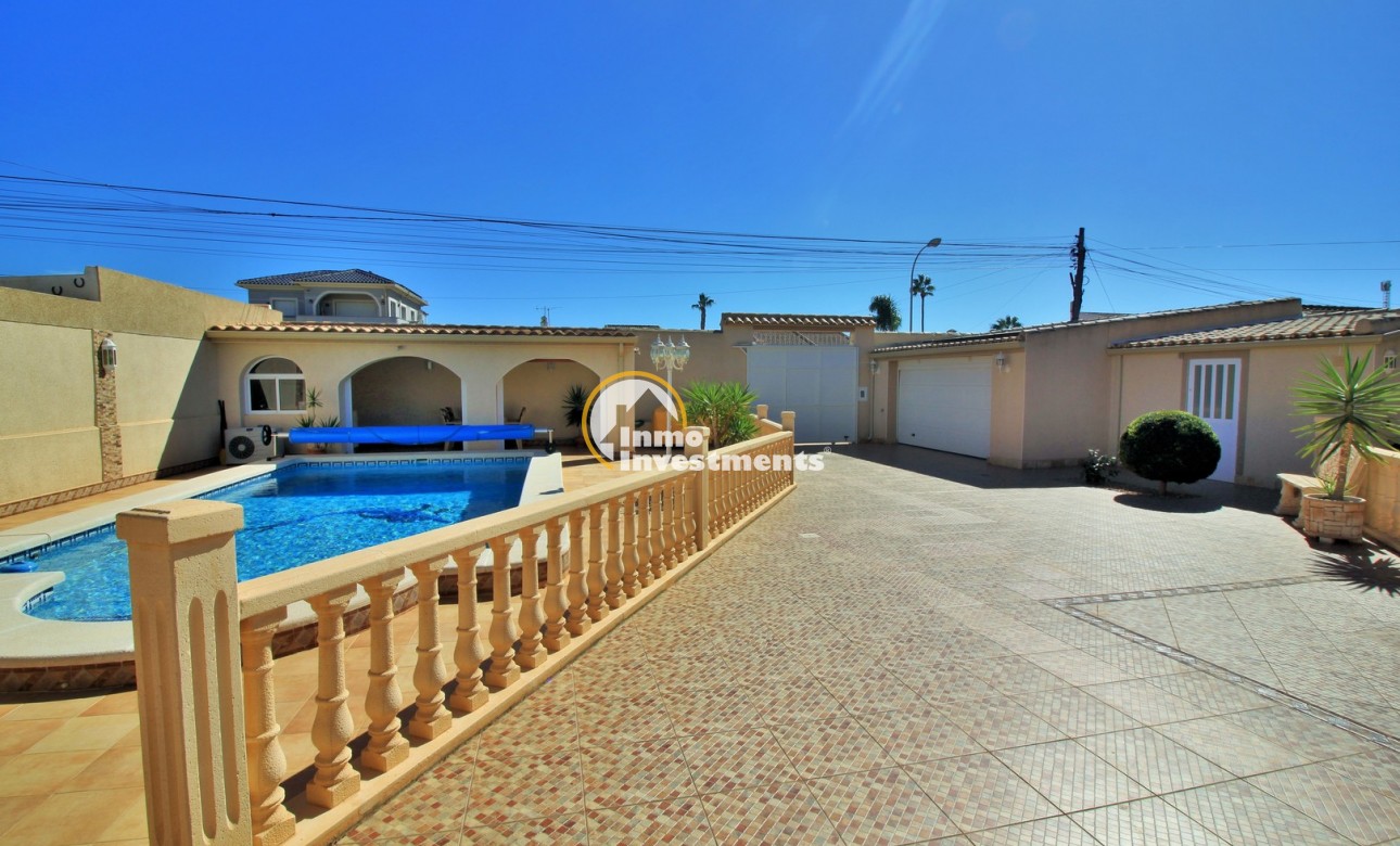 Resale - Villa - Torrevieja - La Siesta