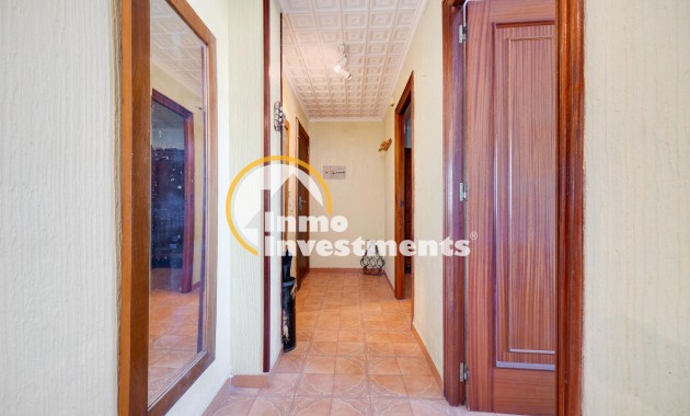 Resale - Apartment - Torrevieja - Playa del Acequion