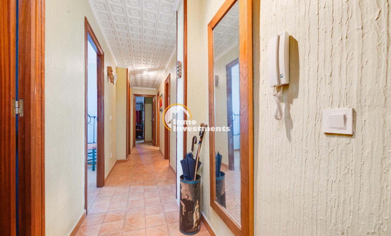 Resale - Apartment - Torrevieja - Playa del Acequion