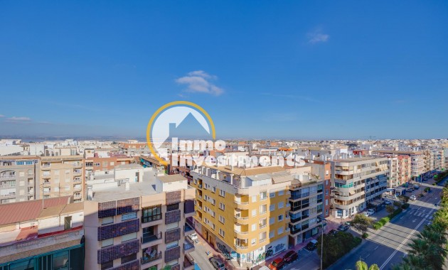 Resale - Apartment - Torrevieja - Playa del Acequion