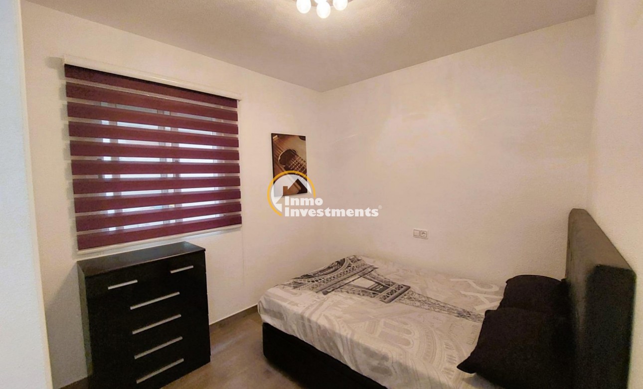 Resale - Apartment - Torrevieja - Paseo maritimo