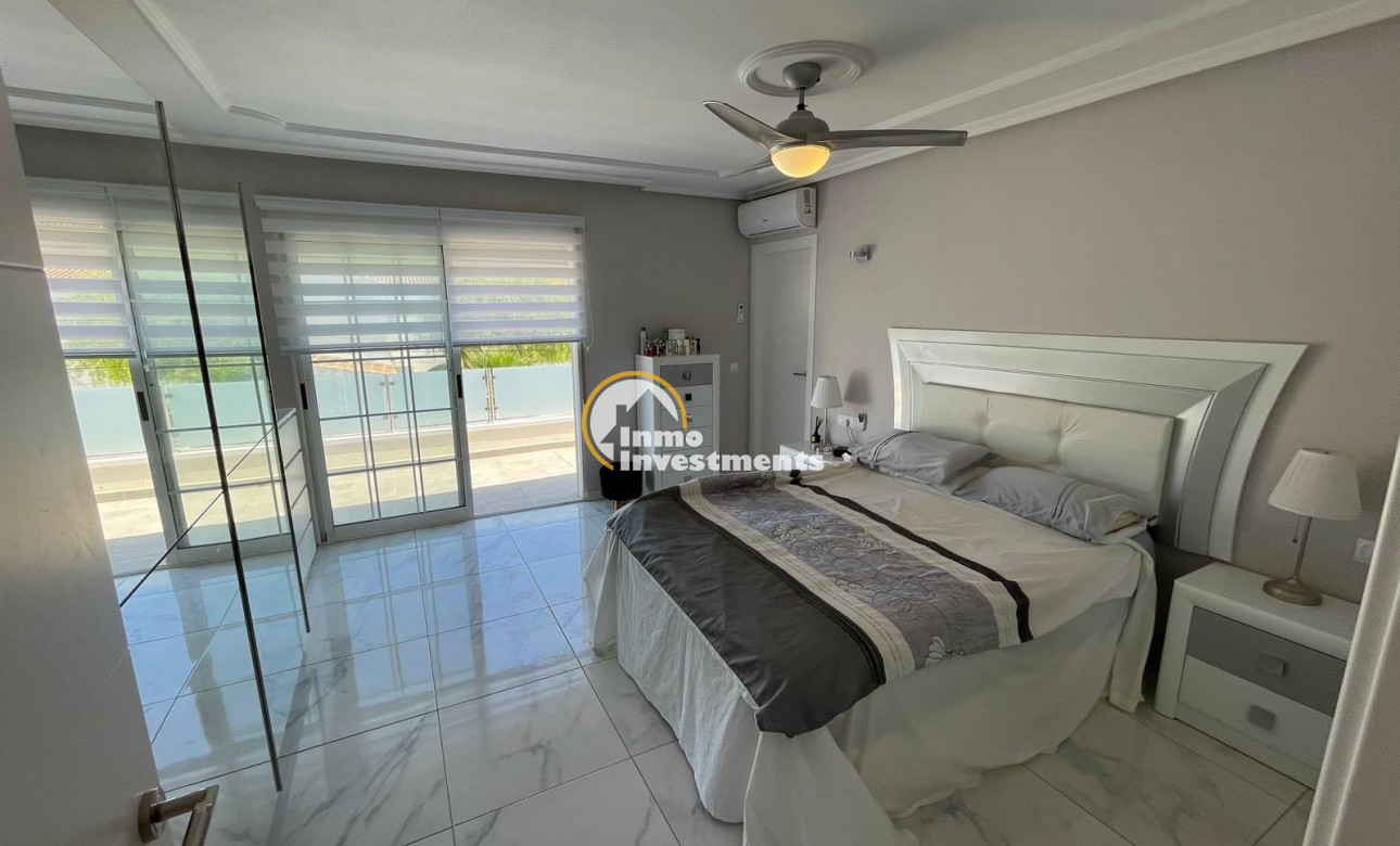 Resale - Villa - Cabo Roig - La Regia