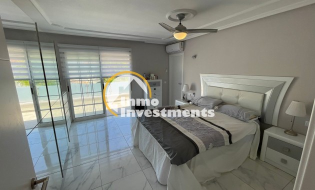 Resale - Villa - Cabo Roig - La Regia