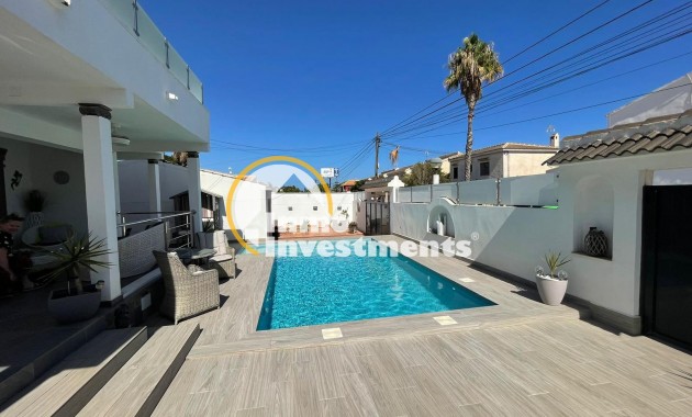 Resale - Villa - Cabo Roig - La Regia