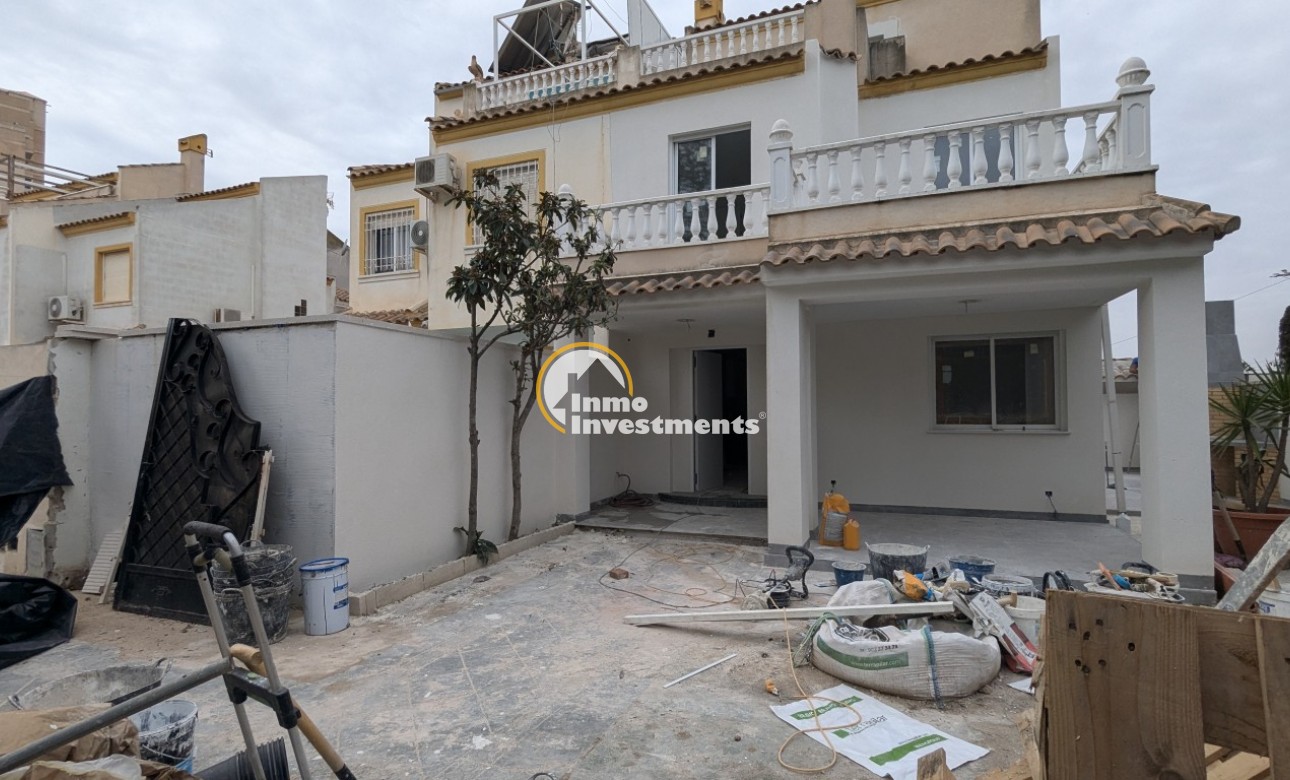 Resale - Semi detached villa - Torrevieja