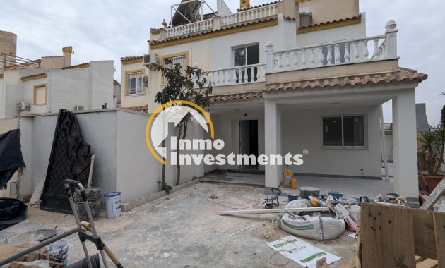 Resale - Semi detached villa - Torrevieja