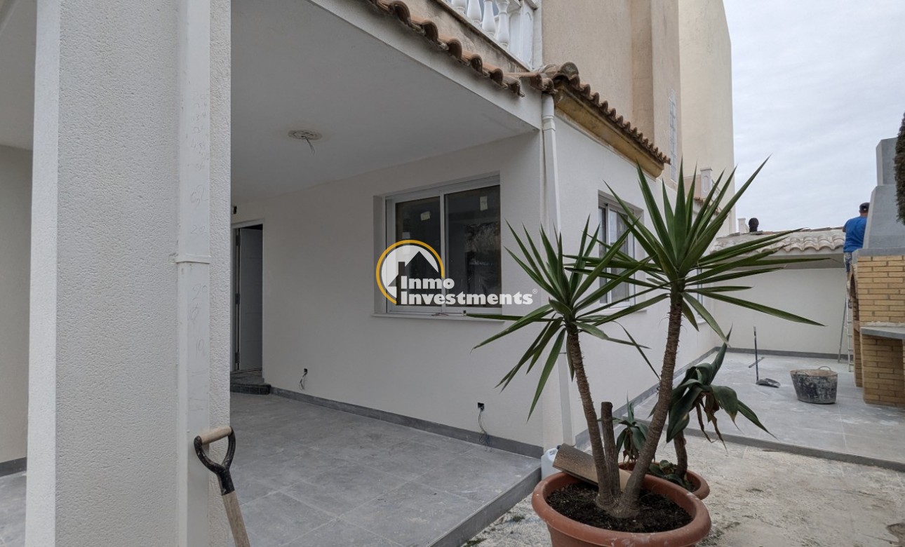 Resale - Semi detached villa - Torrevieja