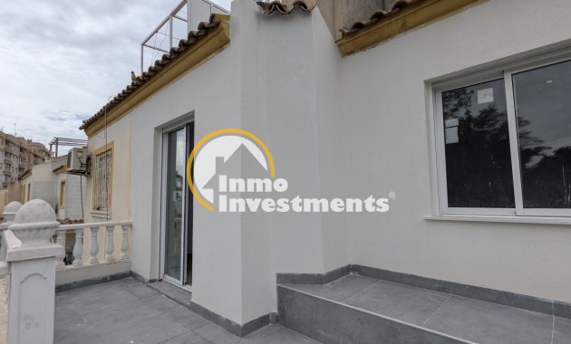 Resale - Semi detached villa - Torrevieja