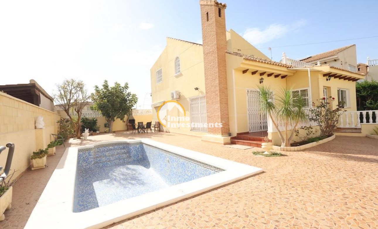 Resale - Villa - Playa Flamenca - Beachside