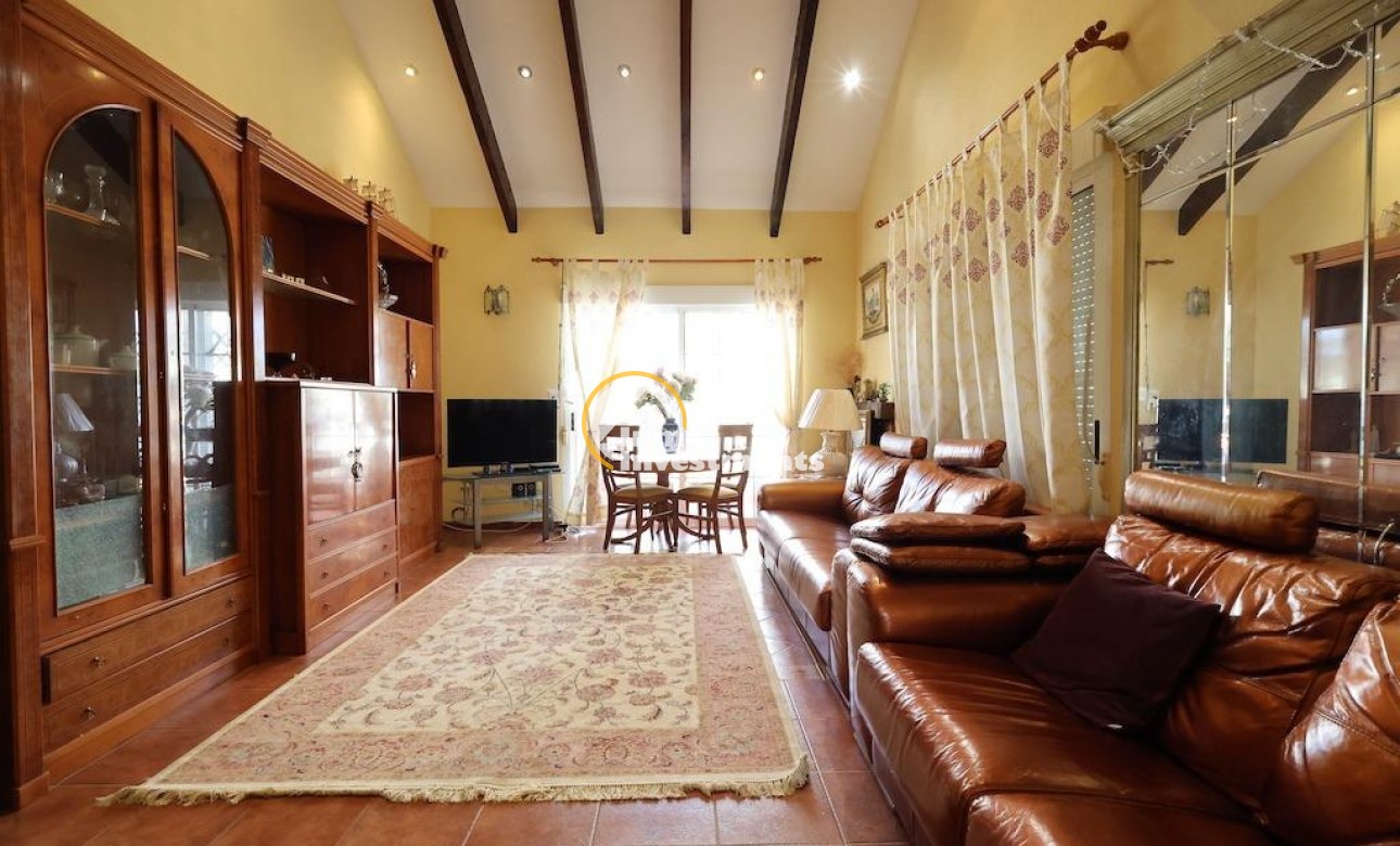 Resale - Villa - Playa Flamenca - Beachside